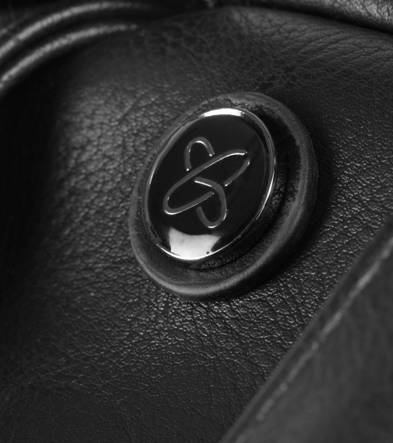 DUNE/ REEF DIAPER BAG BLACK CLOSE UP OF DETAILING