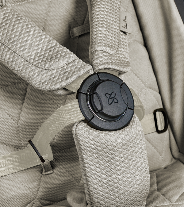 Clic Compact Stroller Magnetic Buckle
